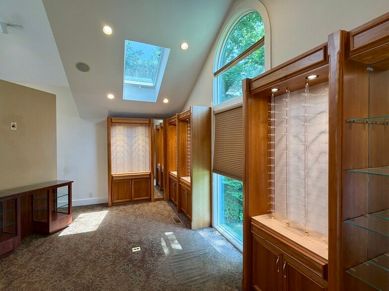More Photos Of 1156 Boston Post Rd, Old Saybrook Office For Lease