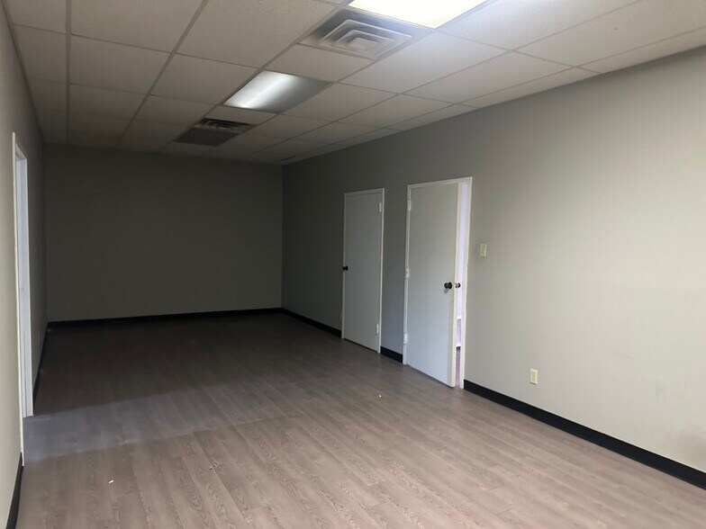 More Photos Of 3615 S Goodlett St, Memphis Light Distribution For Lease