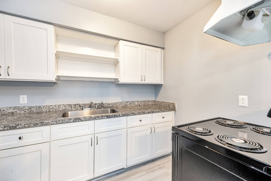 More Photos Of 3040 Golfcrest Blvd, Houston Apartments For Sale