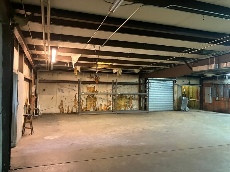 More Photos Of 601 Oak St, Forest City Light Distribution For Lease