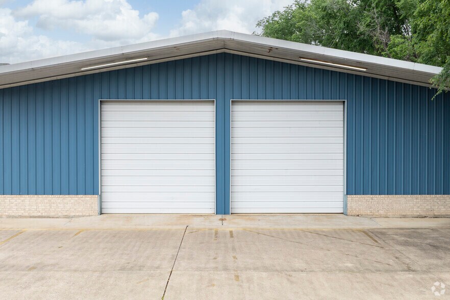 More Photos Of 213 FM 1314, Conroe Manufacturing For Lease