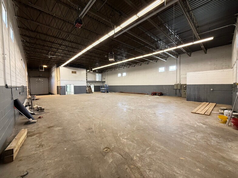 More Photos Of 1301 Brummel Dr, Elk Grove Village Warehouse For Lease