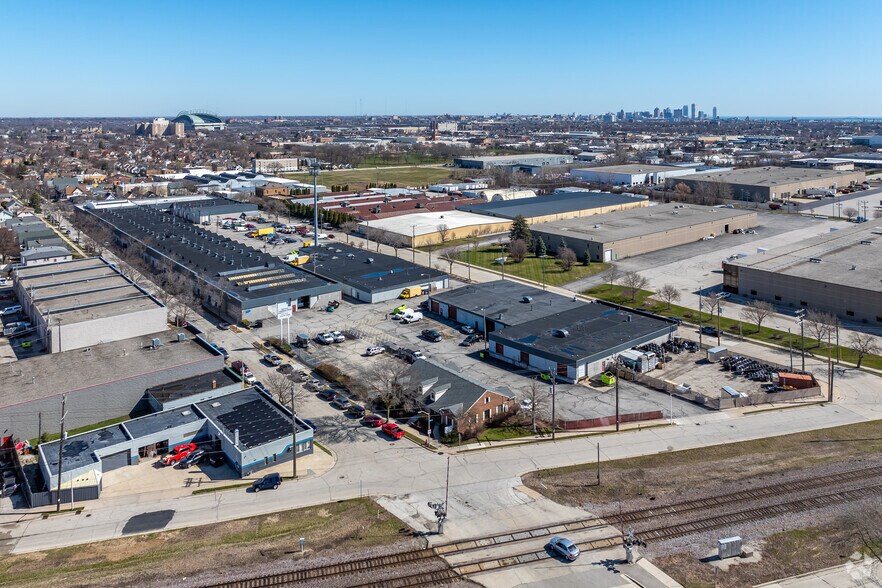More Photos Of 2005 S 54th St, West Allis Warehouse For Lease