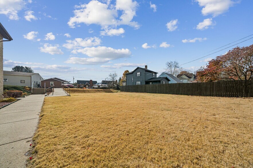 More Photos Of 985 Penn St, Brackenridge Medical For Sale