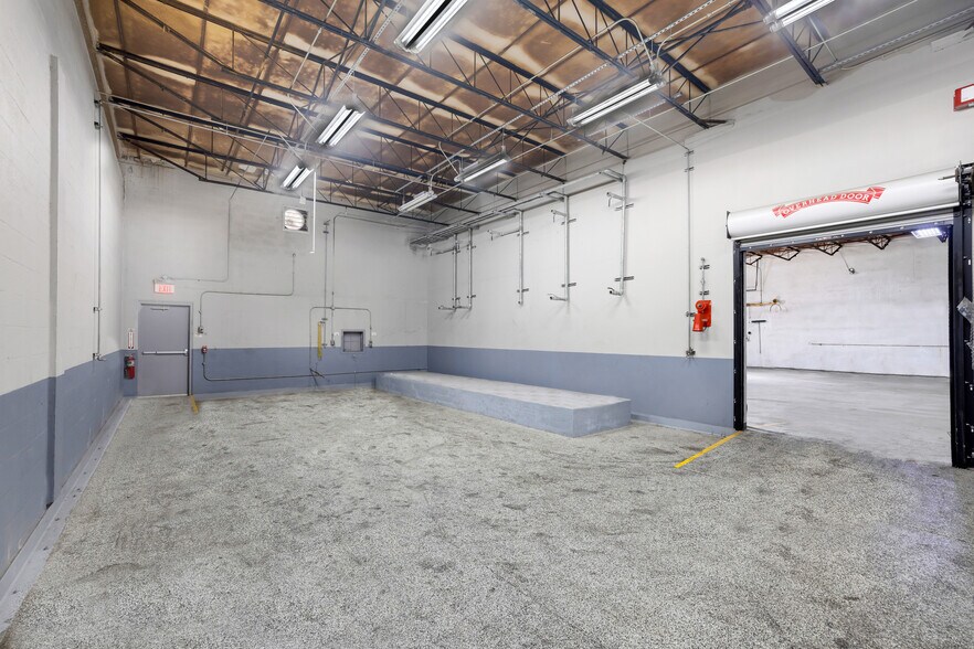 More Photos Of 7725 W 2nd Ct, Hialeah Warehouse For Sale