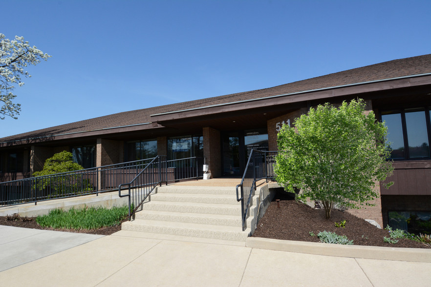 Primary Photo Of 511-515 Thornhill Dr, Carol Stream Medical For Lease