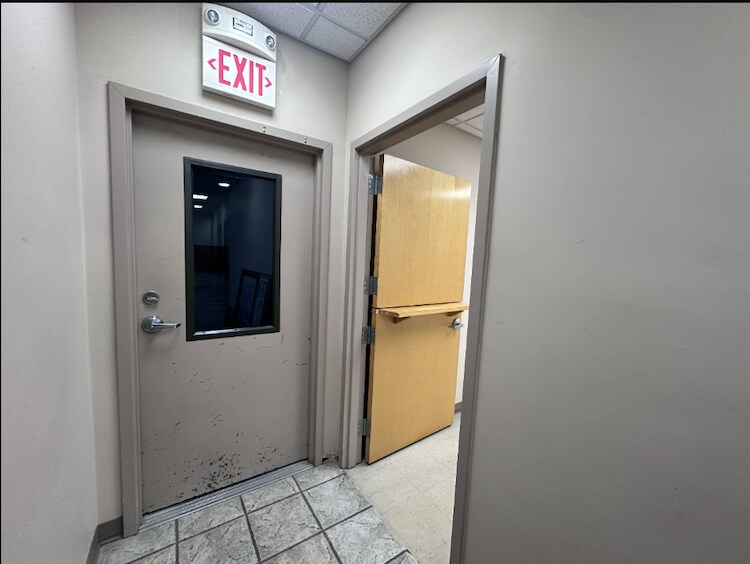 More Photos Of 2400 S Main St, Corbin Flex For Sale