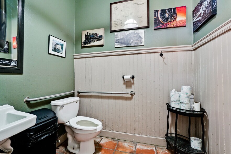 More Photos Of 1503 4th St, Sarasota Restaurant For Lease