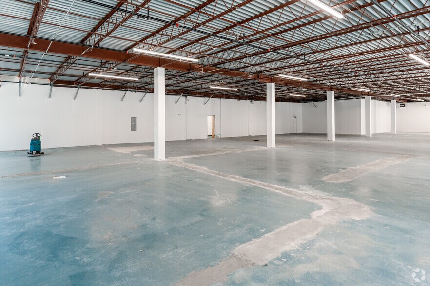 More Photos Of 3300 Gateway Centre Blvd, Morrisville Research And Development For Lease