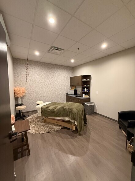More Photos Of 4860-4874 Thompson Pky, Johnstown Freestanding For Lease