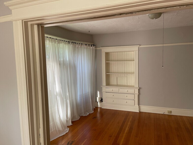 More Photos Of 903 SE 17th Ave, Portland Apartments For Sale