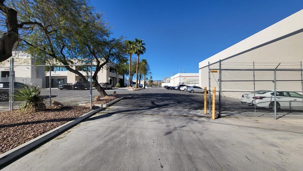 More Photos Of 3326 Ponderosa Way, Las Vegas Warehouse For Lease