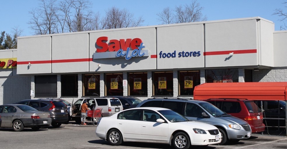 More Photos Of 665 Liberty St, Springfield Freestanding For Lease