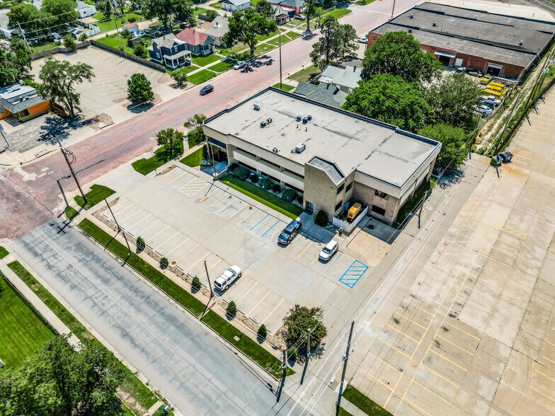 More Photos Of 500 W 1 St Ave, Hutchinson Office For Sale