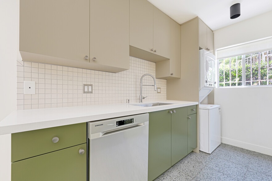 More Photos Of 6615 Franklin Ave, Los Angeles Apartments For Sale