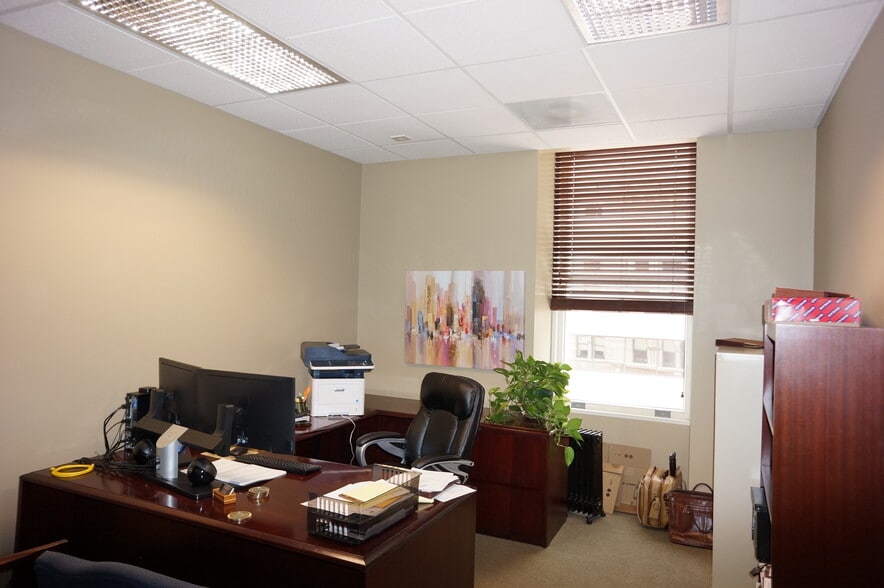 More Photos Of 730 17th St, Denver Office For Sale