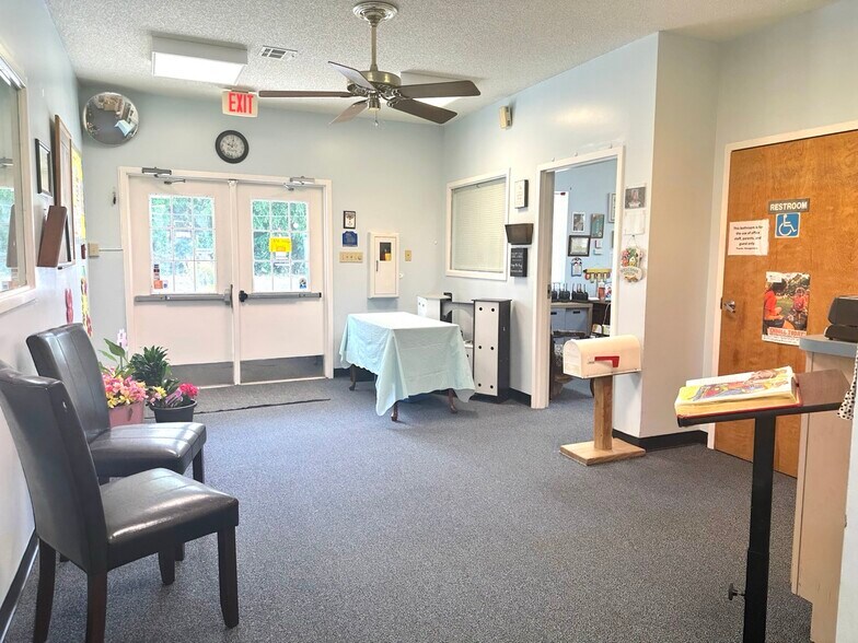 More Photos Of 794 King George Blvd, Savannah Schools For Sale