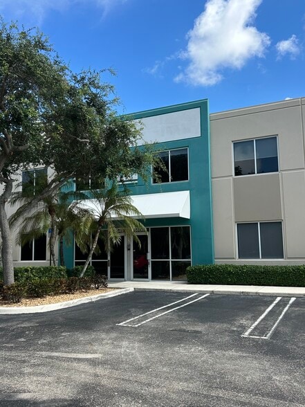 More Photos Of 14000-14046 NW 82nd Ave, Miami Lakes Light Distribution For Lease