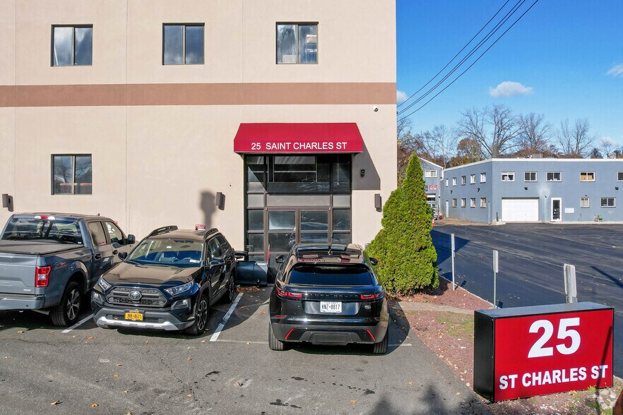 More Photos Of 25 Saint Charles St, Thornwood Distribution For Sale
