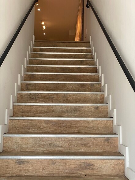 More Photos Of 7969 Melrose Ave, Los Angeles Storefront For Lease