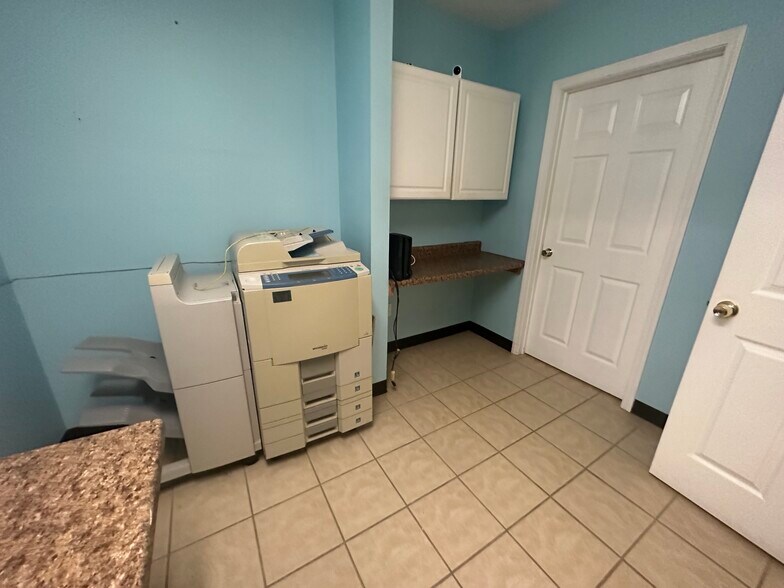 More Photos Of 8736 Chef Menteur Hwy, New Orleans Medical For Lease