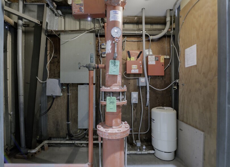 More Photos Of 4677 118th Ave N, Clearwater Manufacturing For Sale