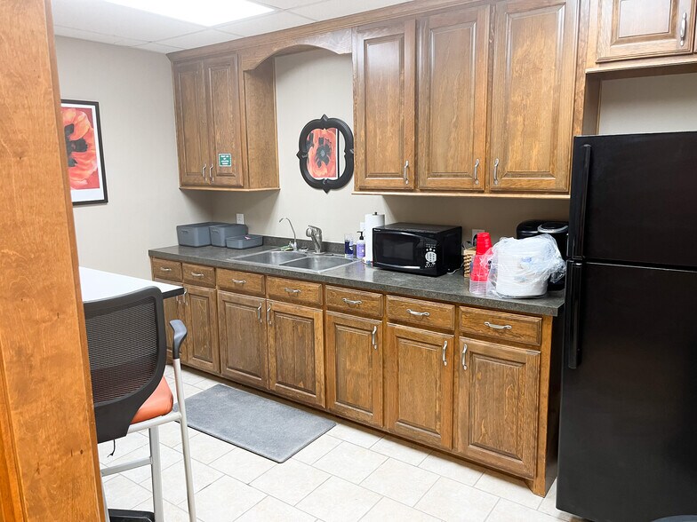 More Photos Of 3611 N US Highway 87, Big Spring Warehouse For Lease