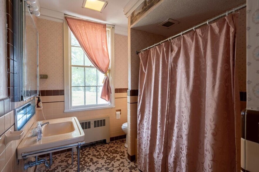 More Photos Of 850 Kinderton Rd, Clarksville Hospitality For Sale