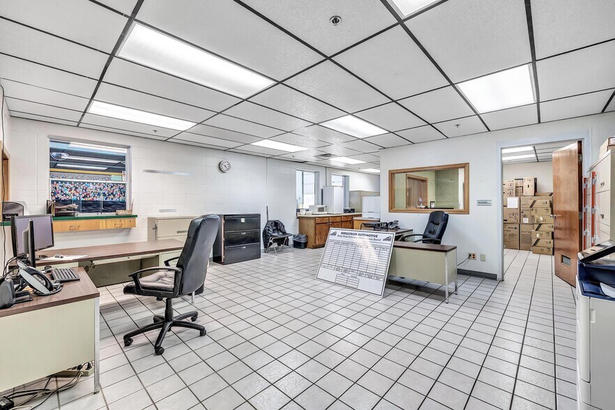 More Photos Of 1988 E Mason St, Green Bay Auto Dealership For Sale