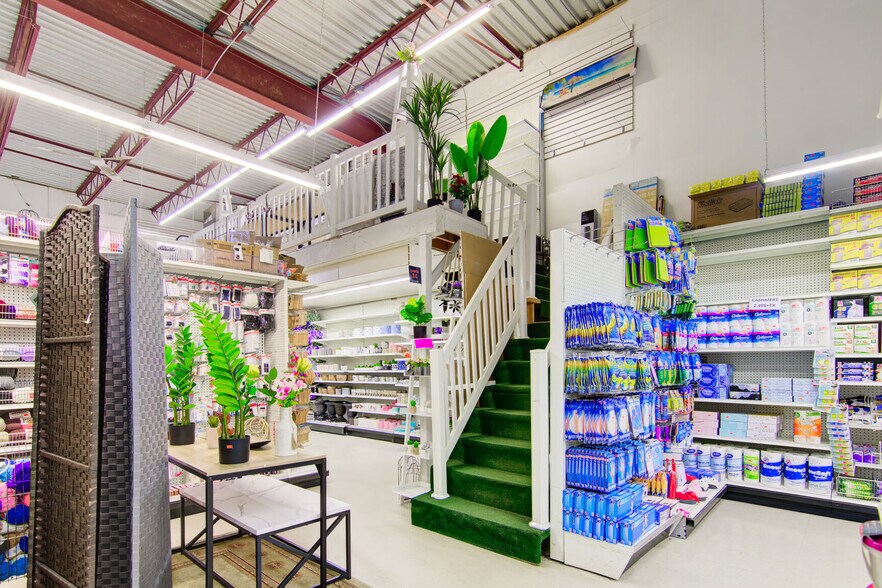 More Photos Of 988 Boul Saint-Jean-Baptiste, Mercier Freestanding For Lease
