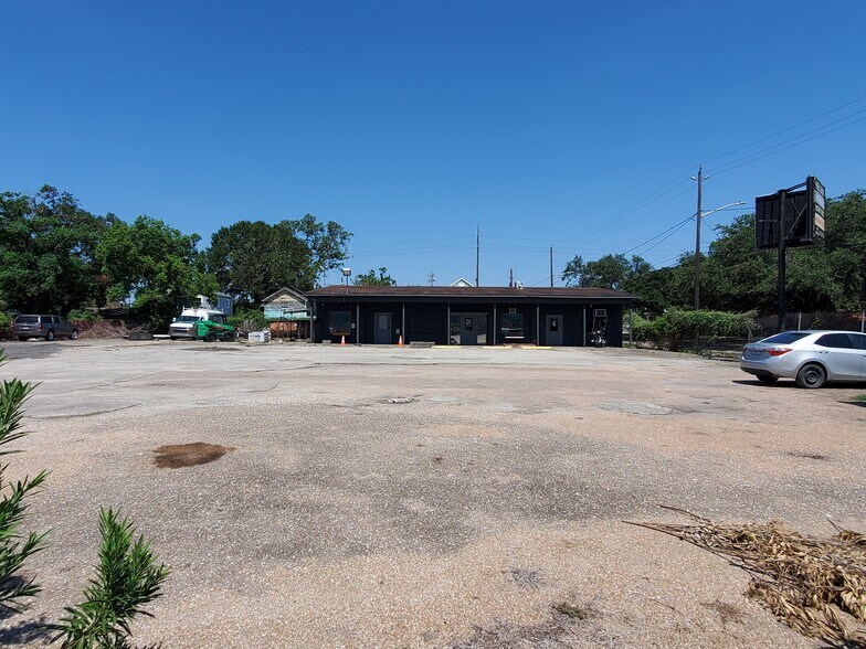 More Photos Of 4615 Sherman St, Houston Freestanding For Lease