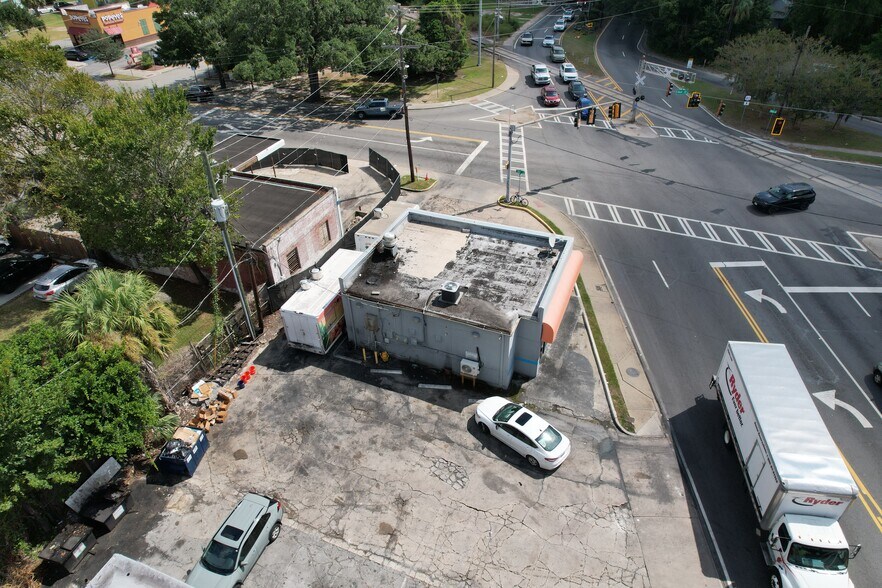 More Photos Of 2705 Bull St, Savannah Freestanding For Lease