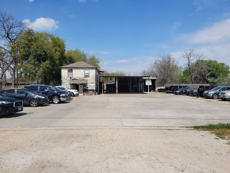 More Photos Of 4029 Melbourne St, Houston Auto Repair For Sale