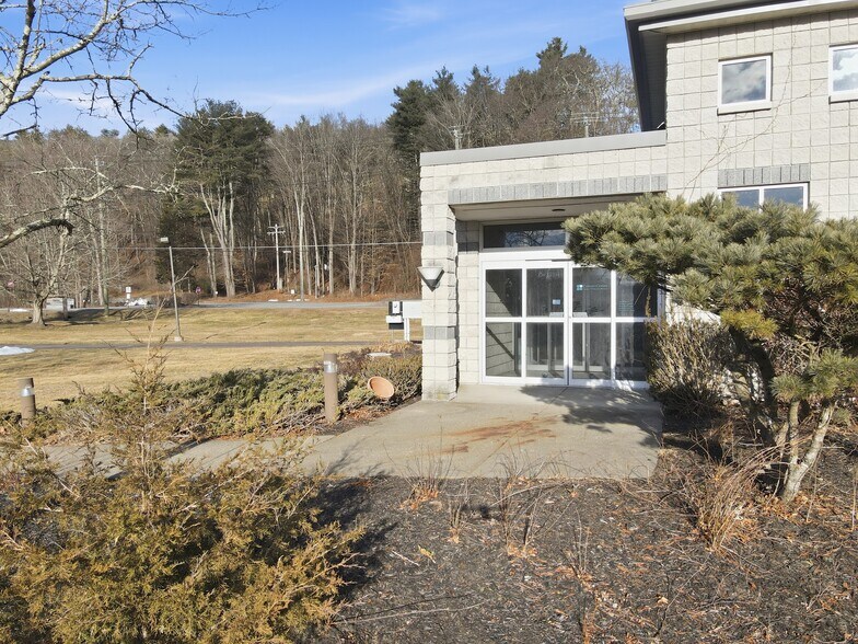 More Photos Of 113 Pocono Dr, Milford Office For Sale