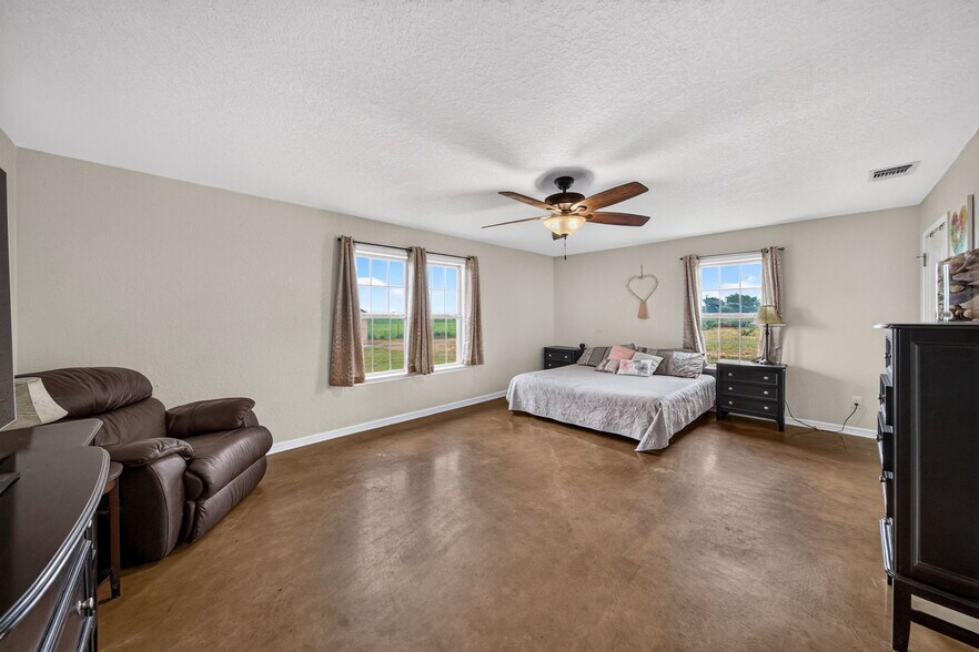 More Photos Of 4044 W FM 476, Poteet Flex For Sale