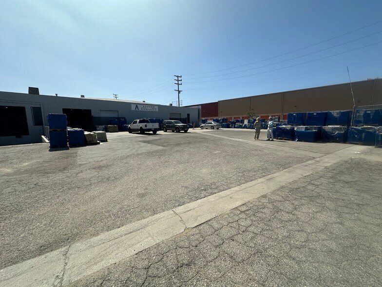 More Photos Of 10725 Vanowen St, North Hollywood Warehouse For Lease