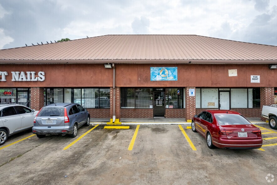 More Photos Of 1619 Texas Pky, Missouri City General Retail For Sale