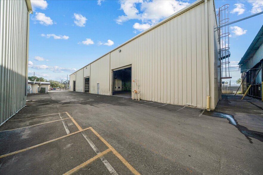 More Photos Of 1118 N Magnolia Ave, Ocala Warehouse For Sale