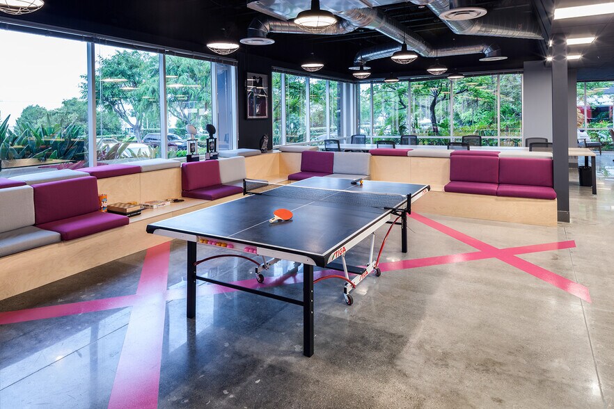 More Photos Of 25361 Commercentre Dr, Lake Forest Loft Creative Space For Lease