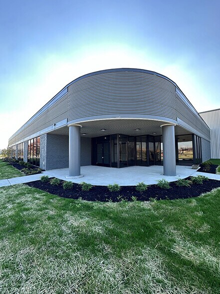 More Photos Of 6601 Midland Industrial Dr, Shelbyville Distribution For Lease