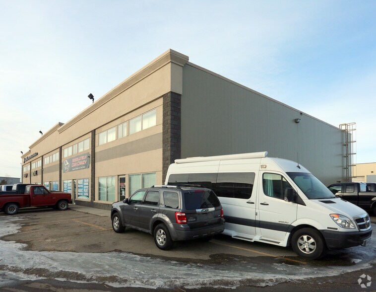 More Photos Of 13083 156 St NW, Edmonton Flex For Sale