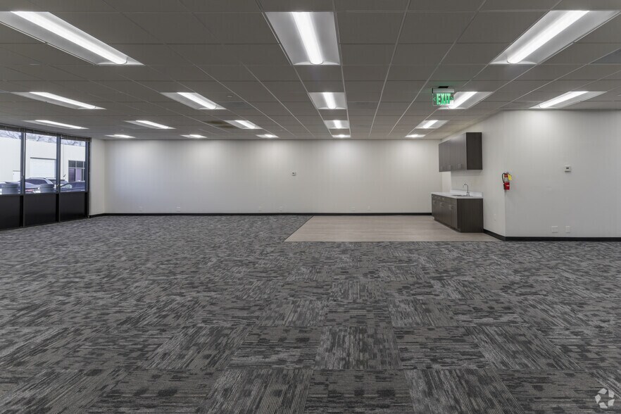 More Photos Of 720 E Carnegie Dr, San Bernardino Light Distribution For Lease