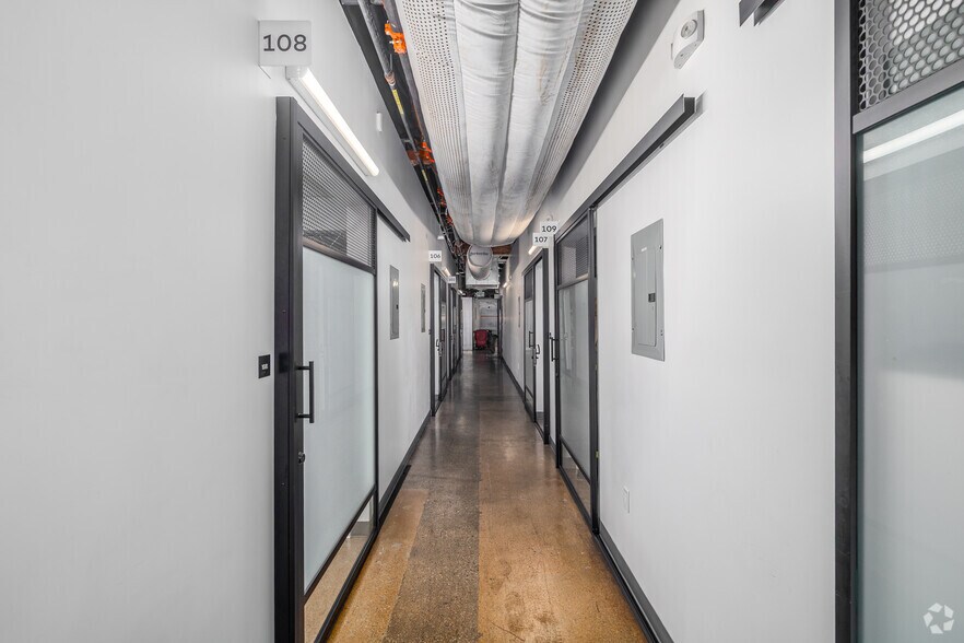 More Photos Of 14435 Victory Blvd, Van Nuys Health Club For Lease