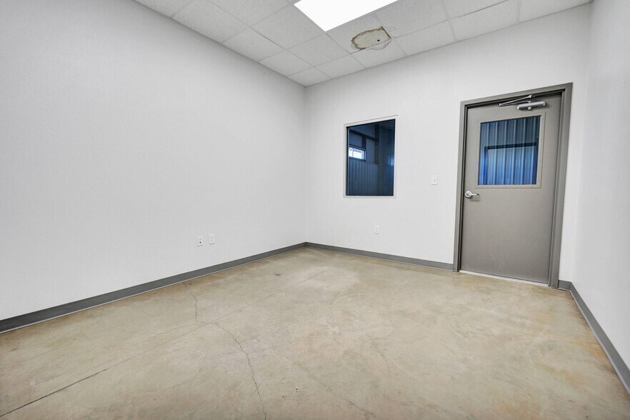 More Photos Of 7509 W Industrial Ave, Midland Warehouse For Lease