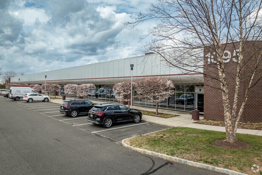 More Photos Of 1095 Cranbury South River Rd, South Brunswick Flex For Lease