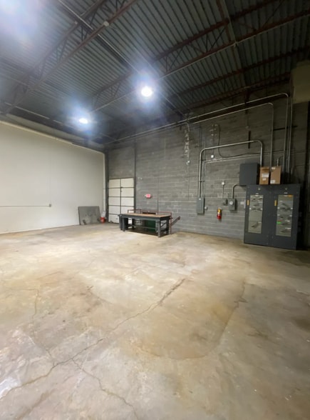 More Photos Of 1220-1242 Rankin Dr, Troy Warehouse For Lease