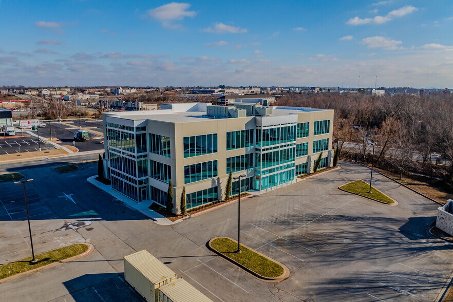 More Photos Of 2700 SE S St, Bentonville Office For Lease
