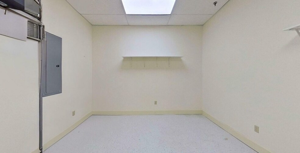 More Photos Of 13-17 Washington St, Sanford Apartments For Lease