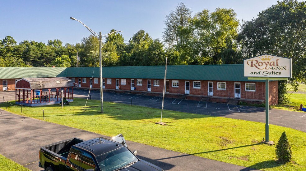 More Photos Of 225 Sturgis Rd, Marion Hotel For Sale