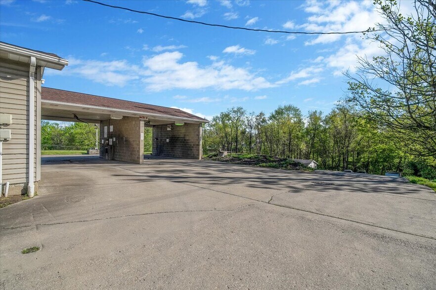 More Photos Of 212 Pine St, Jefferson Carwash For Sale